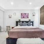 142 Wyndham